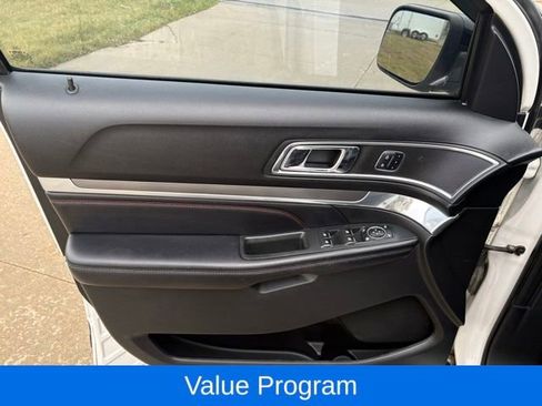 Used 2017 Ford Explorer Sport w/ Equipment Group 401A image 8