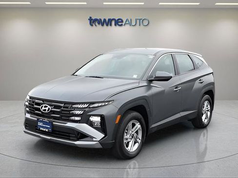 Used 2025 Hyundai Tucson SE AWD/4WD image 2