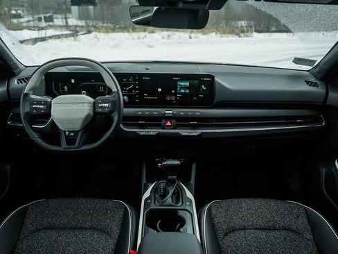 New 2025 Kia K4 GT-Line w/ GT-Line Sunroof Package image 12