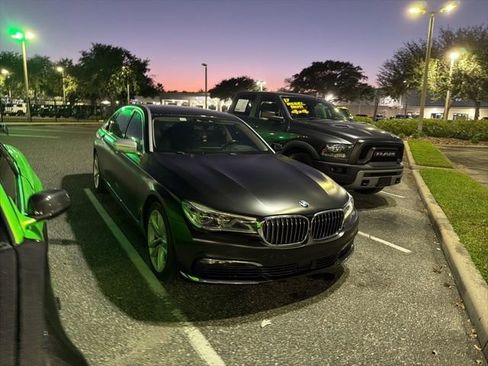 Used 2018 BMW 750i image 3