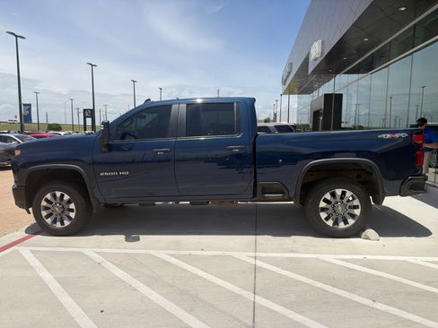 Used 2023 Chevrolet Silverado 2500 Custom w/ Custom Value Package AWD/4WD image 8