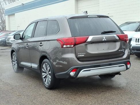 Used 2019 Mitsubishi Outlander FWD image 3