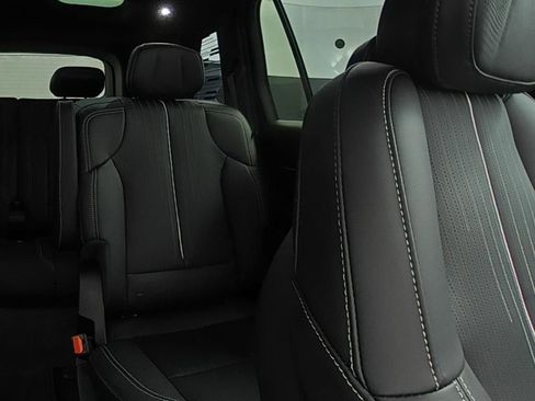 New 2026 Cadillac Vistiq Luxury w/ LPO, Floor Liner Package image 15