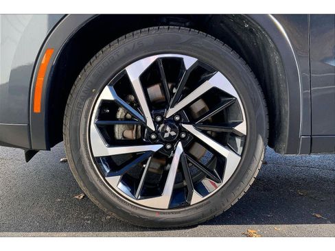 Used 2024 Mitsubishi Outlander SE image 9