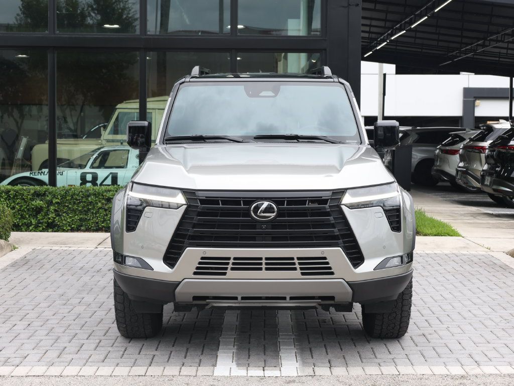Used 2025 Lexus GX 550 AWD/4WD image 3