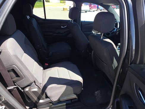 Used 2023 Chevrolet Traverse LT FWD image 12