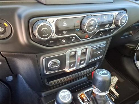 Used 2018 Jeep Wrangler Sport S image 19