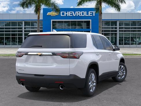 Used 2023 Chevrolet Traverse LS FWD image 4