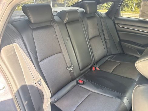 Used 2018 Honda Accord Sport image 32