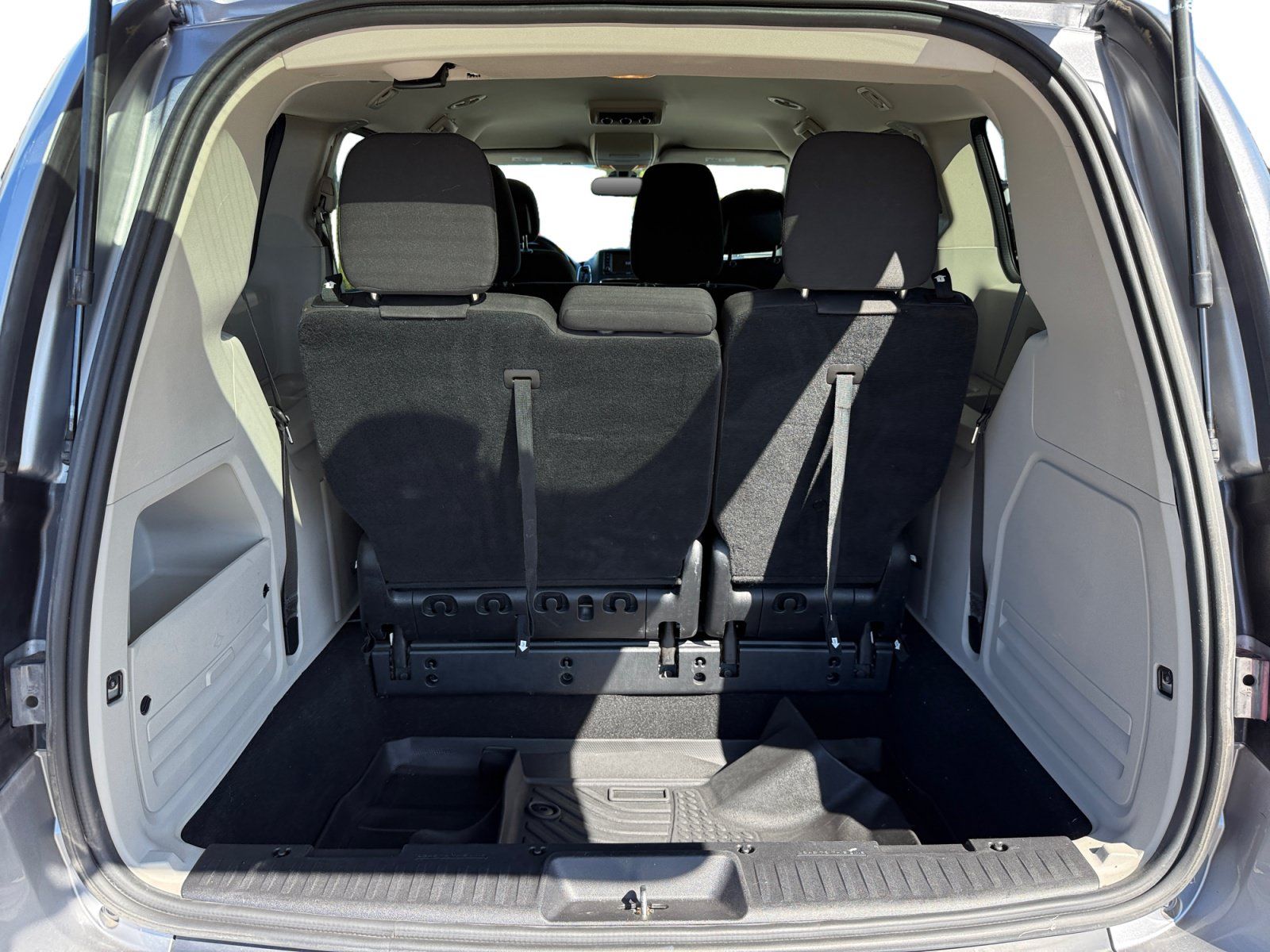 Used 2019 Dodge Grand Caravan SE w/ UConnect Hands-Free Group FWD image 17