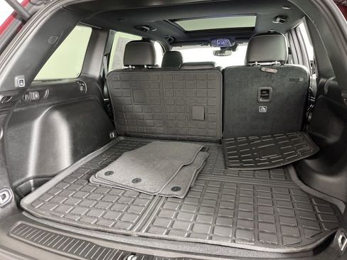 Used 2024 Jeep Grand Cherokee Limited w/ Black Appearance Package image 21