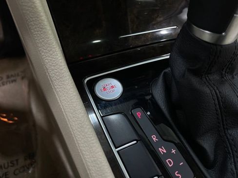 Used 2015 Volkswagen Passat TDI SEL Premium image 19