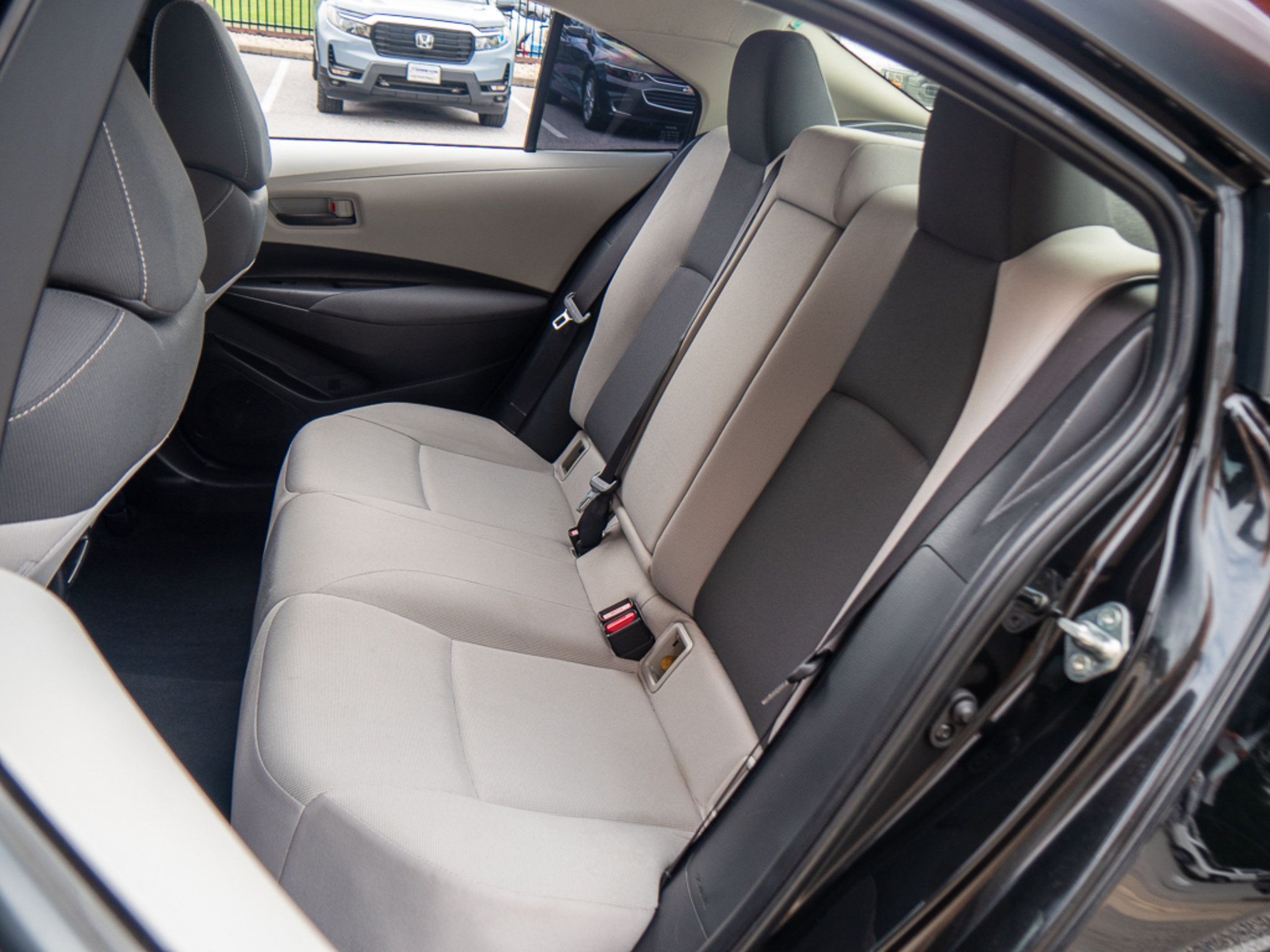 Used 2022 Toyota Corolla LE FWD image 18