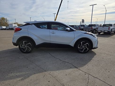 Used 2022 Toyota C-HR XLE image 9