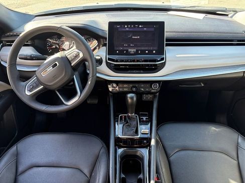 Used 2025 Jeep Compass Limited AWD/4WD image 17
