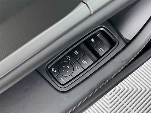 New 2025 Porsche Taycan image 20