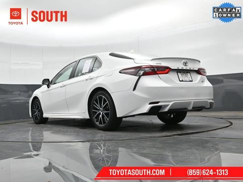 Used 2024 Toyota Camry SE image 45