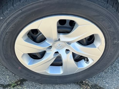 Used 2022 Toyota RAV4 LE FWD image 22