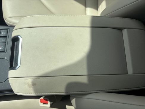 Used 2024 Toyota Highlander XLE AWD/4WD image 16