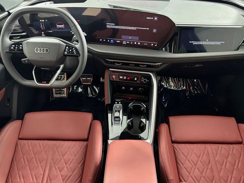 Used 2025 Audi SQ5 Prestige w/ Prestige Package AWD/4WD image 12