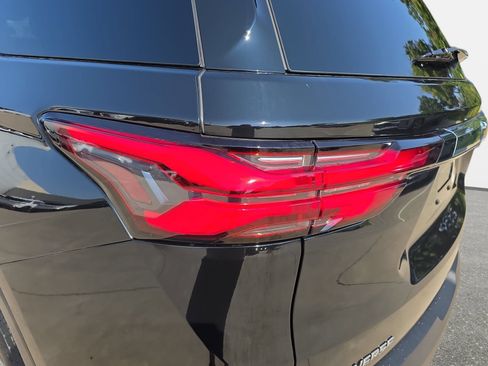 Used 2023 Chevrolet Traverse LT w/ LPO, Floor Liner Package FWD image 32