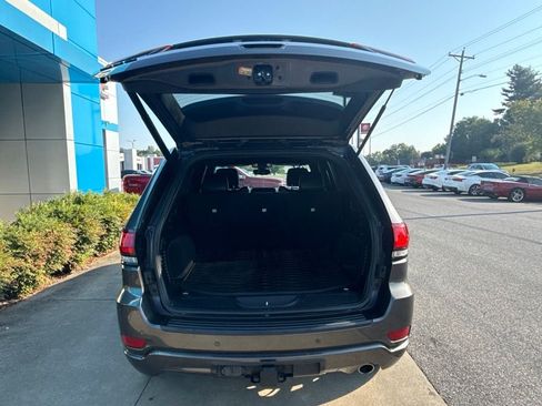 Used 2019 Jeep Grand Cherokee Altitude AWD/4WD image 7