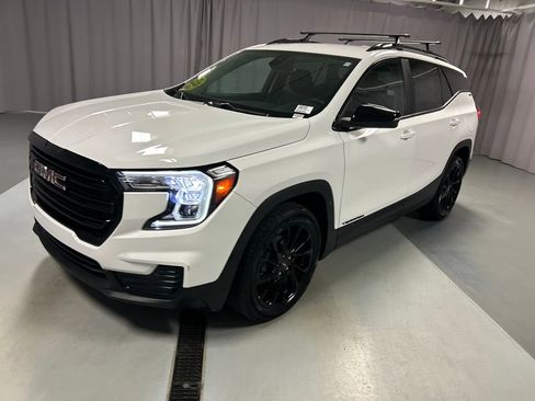 Used 2023 GMC Terrain SLE w/ Driver Convenience Package FWD image 3