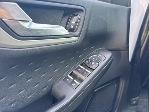 Used 2020 Ford Escape SE image 7