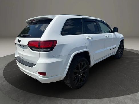 Used 2018 Jeep Grand Cherokee Altitude AWD/4WD image 5
