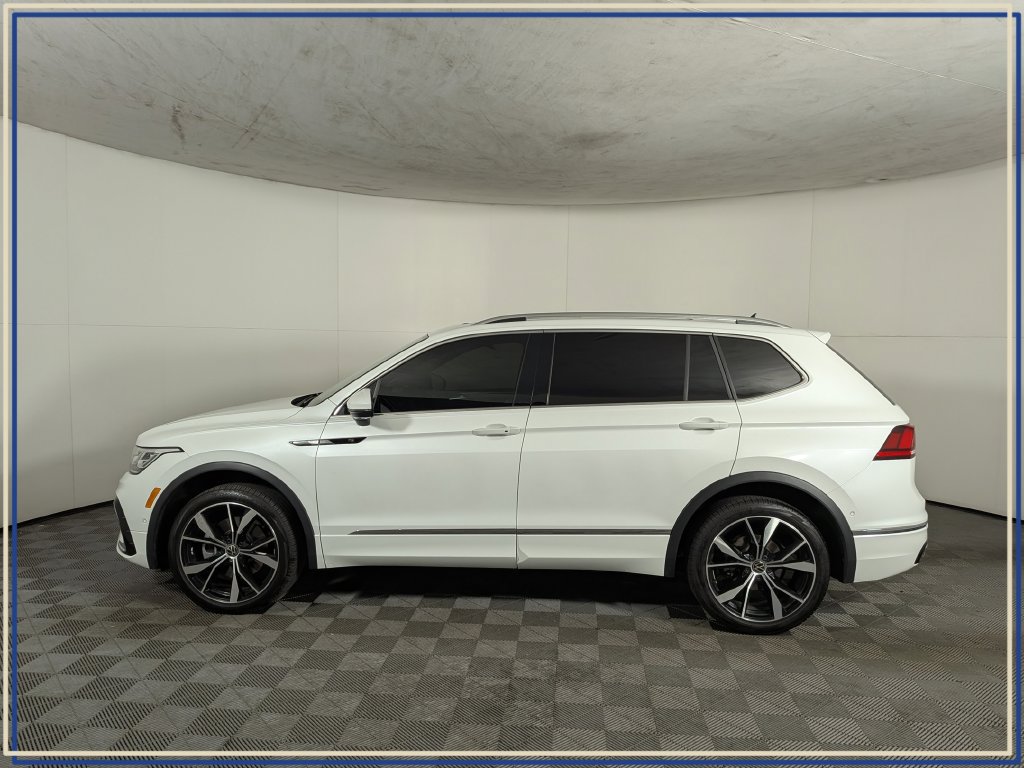Used 2024 Volkswagen Tiguan SEL R-Line AWD/4WD image 3