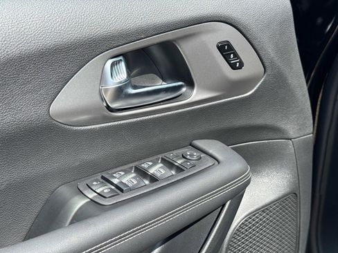 New 2025 Chrysler Pacifica Select image 18