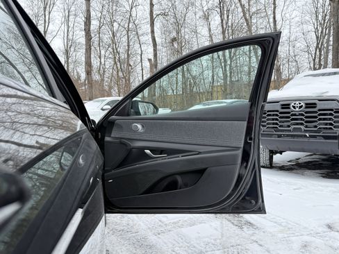 Used 2024 Hyundai Elantra Limited image 35