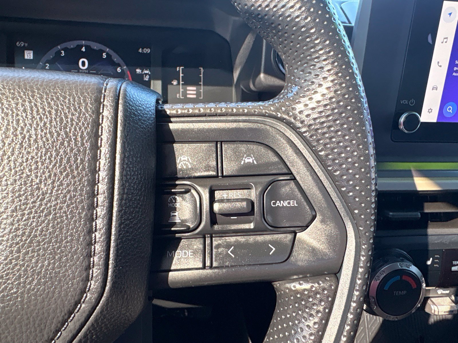 Used 2025 Toyota Tacoma SR5 AWD/4WD image 17