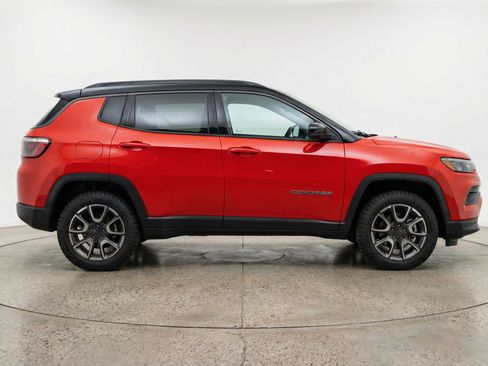 Used 2025 Jeep Compass Trailhawk image 11