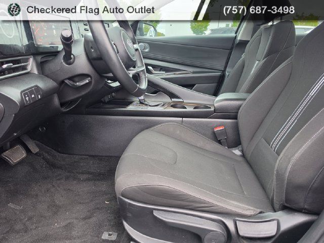 Used 2022 Hyundai Elantra SEL w/ Convenience Package FWD image 8