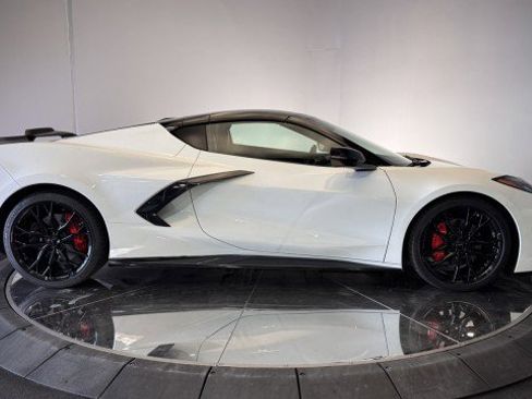 Used 2024 Chevrolet Corvette Stingray Preferred Cpe w/ Stealth Interior Trim Package image 30