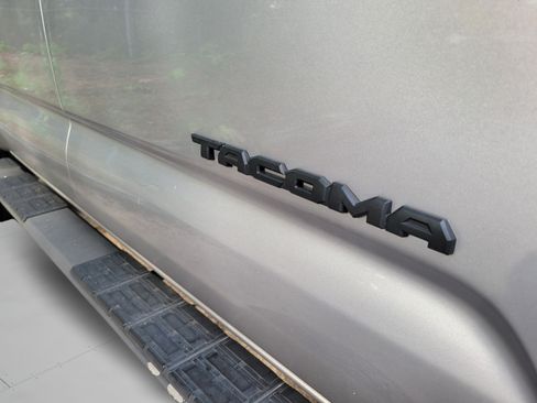 Used 2018 Toyota Tacoma TRD Sport RWD image 29