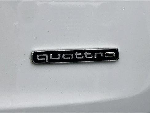 Used 2023 Audi Q5 2.0T Premium w/ Convenience Package AWD/4WD image 10