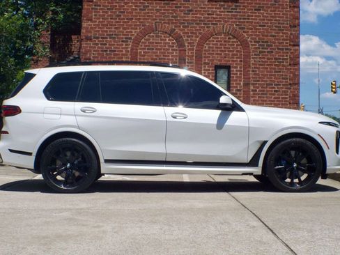 Used 2024 BMW X7 xDrive40i w/ M Sport Package AWD/4WD image 4