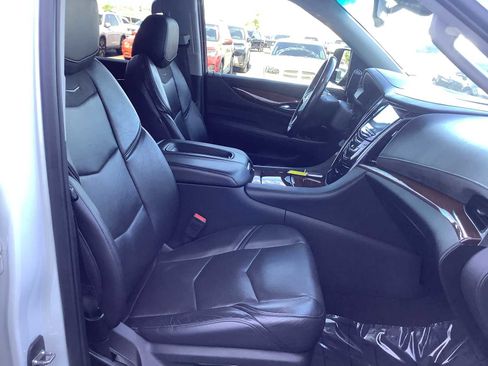 Used 2019 Cadillac Escalade 4WD w/ LPO, Radiant Package image 15