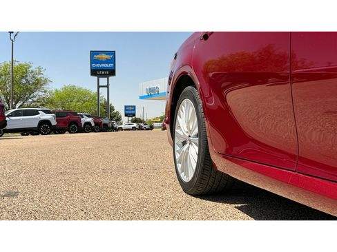 Used 2018 Toyota Camry XLE FWD image 8