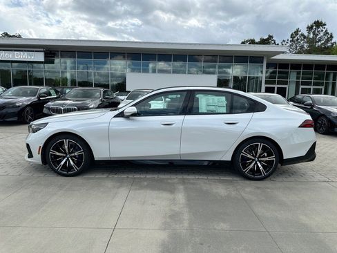 New 2026 BMW 530i w/ M Sport Package RWD image 2