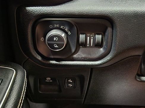 Used 2022 RAM 1500 Laramie AWD/4WD image 46