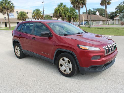 Used 2014 Jeep Cherokee Sport FWD image 24