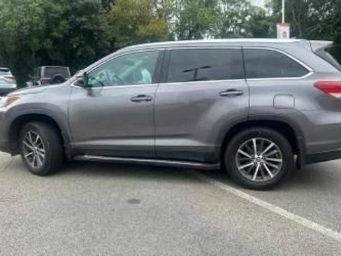 Used 2019 Toyota Highlander XLE AWD/4WD image 5