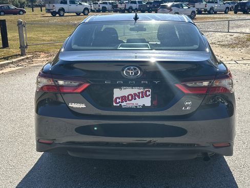 Used 2022 Toyota Camry LE image 6