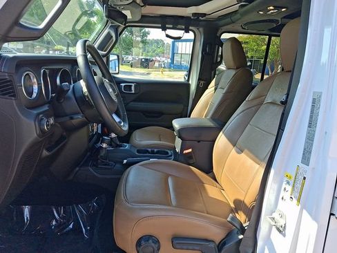 Used 2020 Jeep Gladiator Overland AWD/4WD image 16