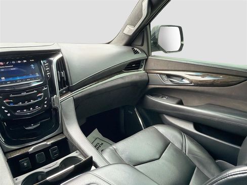 Used 2016 Cadillac Escalade ESV Platinum image 25