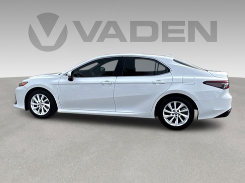 Used 2022 Toyota Camry LE image 23