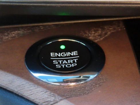 Used 2021 Ford Explorer Platinum w/ Equipment Group 601A image 29